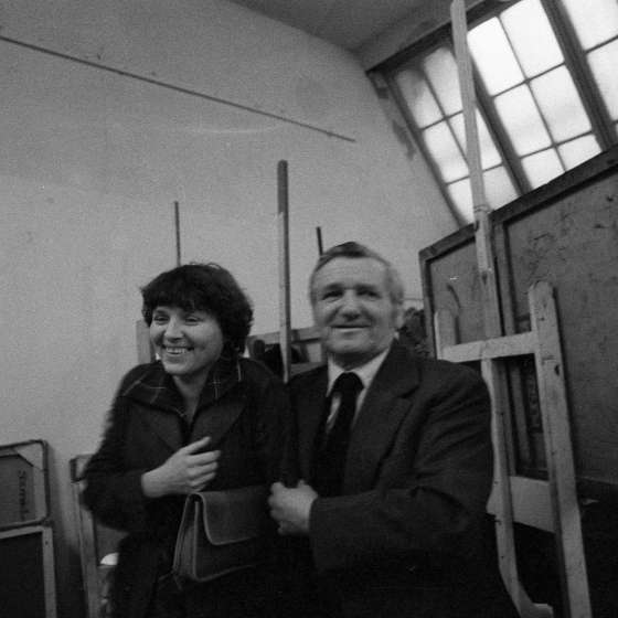 Prof.  Kazimierz Ostrowski i Teresa Miszkin w trakcie korekty, PWSSP w Gdańsku, ok. 1981