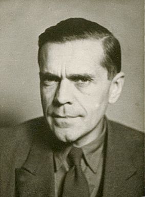 Janusz Strzałecki | 1945–1948