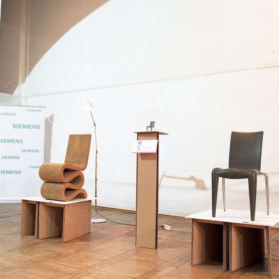 Wystawa pt. „Krzesła najsłynniejszych projektantów świata” [IX/490/11]