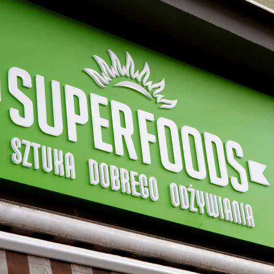 Całościowa identyfikacja wizualna sieci sklepów Superfoods