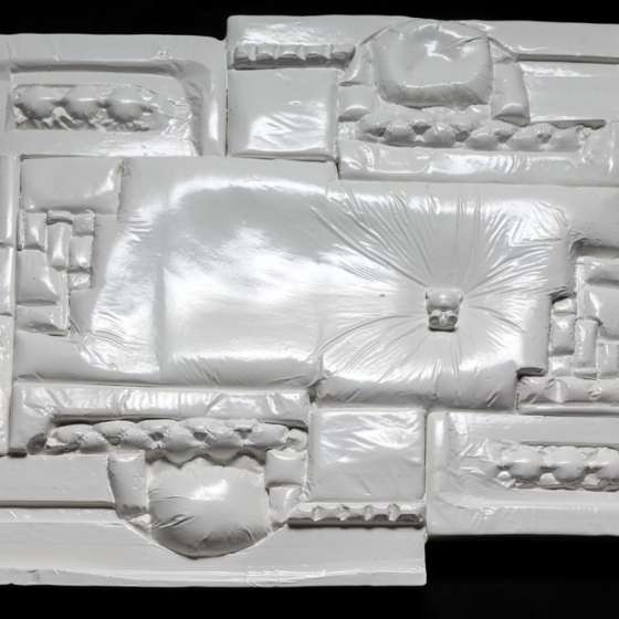 Z cyklu Pillows White Bear, aluminium lalkierowane proszkowo, dąb, stal