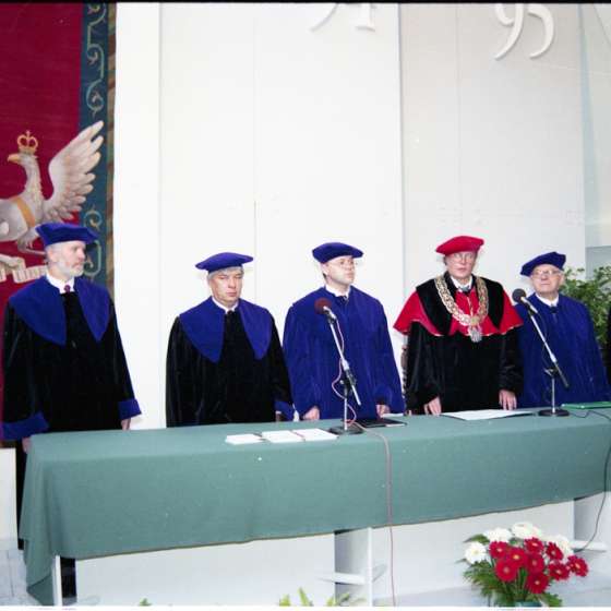 Inauguracja roku akademickiego 1994/1995. Od lewej:  Lech Tempczyk, Sławoj Ostrowski, Tomasz Bogusławski, Rektor Stanisław Radwański, Edmund Homa, Witosław Czerwonka
