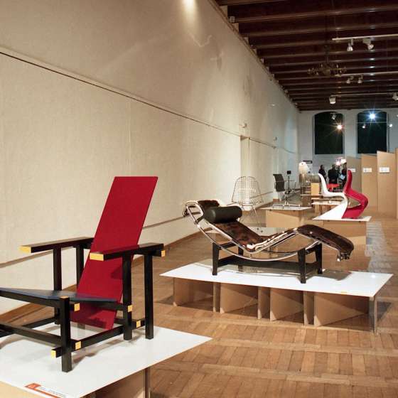 Wystawa pt. „Krzesła najsłynniejszych projektantów świata” [IX/490/1]