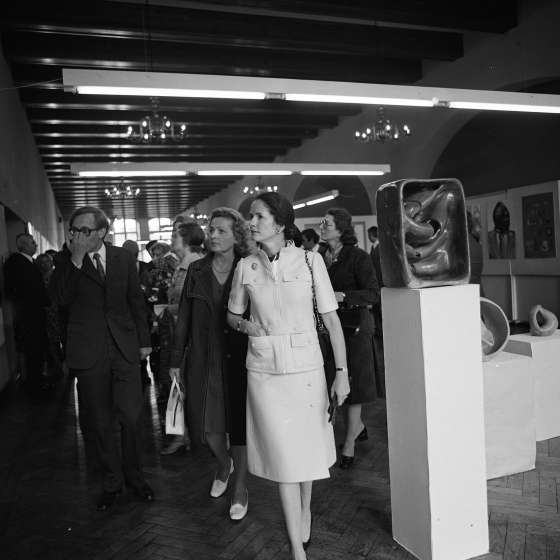 Wizyta Anny - Aymone Giscard d’Estaing – zwiedzanie wystawy (III/302/11)